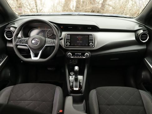 Used 2020 Nissan Kicks SV w/ Exterior Package image 17