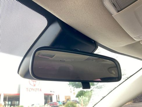 Used 2021 Toyota Corolla LE image 24