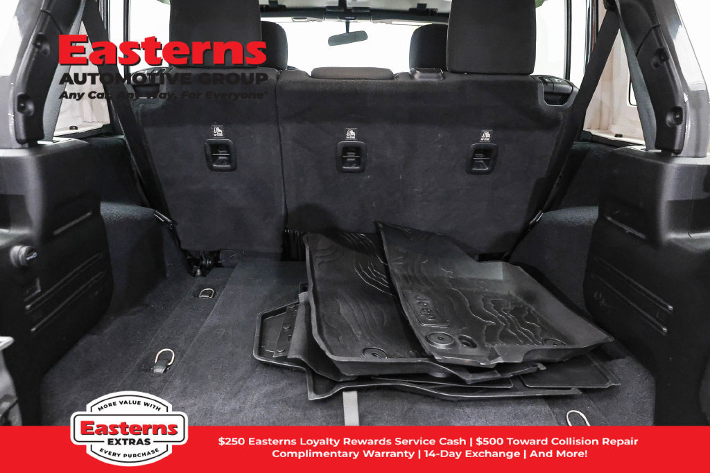 Used 2018 Jeep Wrangler Unlimited Sahara AWD/4WD image 10