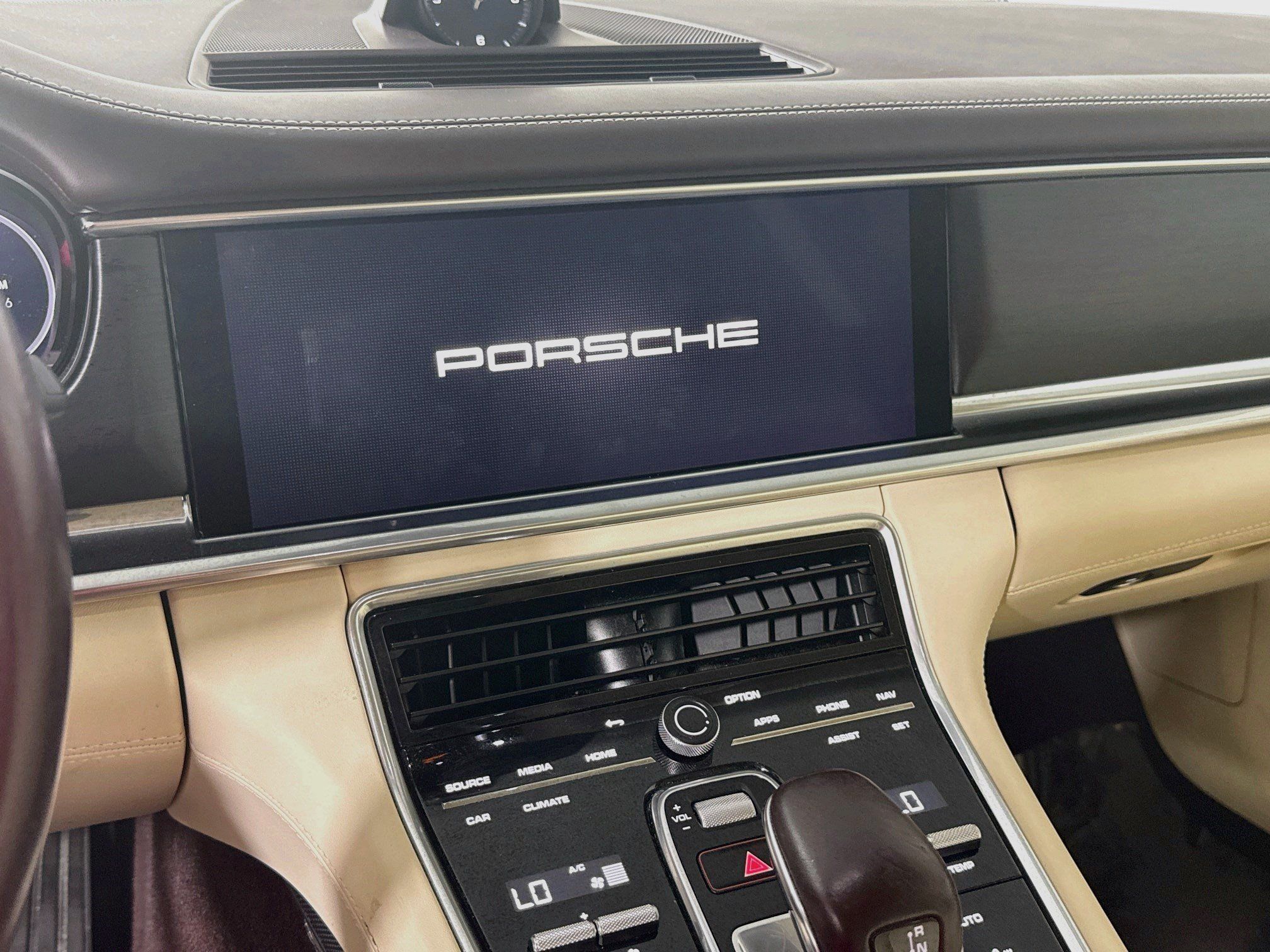 Used 2023 Porsche Panamera 4 Platinum Edition AWD/4WD image 18