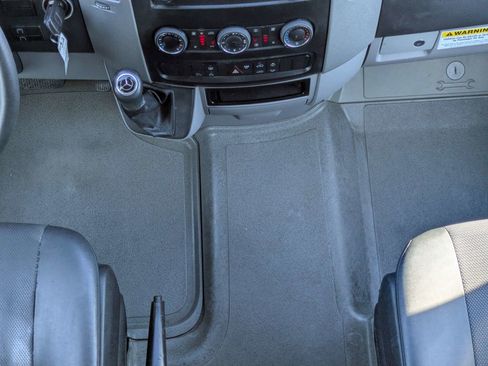 Used 2018 Mercedes-Benz Sprinter 2500 image 17
