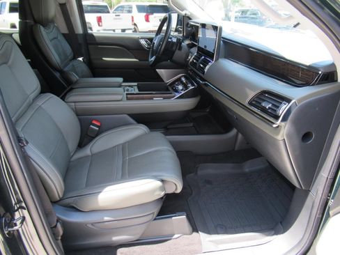 Used 2023 Lincoln Navigator L Black Label AWD/4WD image 11
