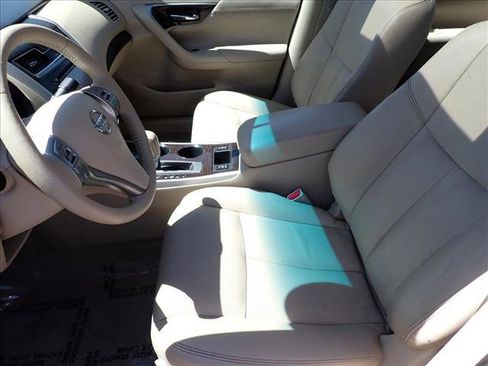 Used 2013 Nissan Altima 2.5 SL w/ Technology Pkg FWD image 9