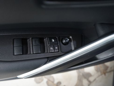 Used 2025 Toyota Corolla Cross LE image 20