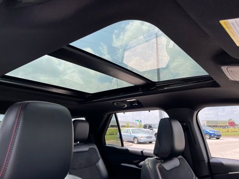 Used 2025 Ford Explorer ST image 13