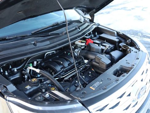 Used 2018 Ford Explorer XLT w/ Equipment Group 201A FWD image 65