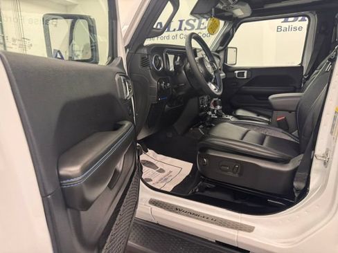 Used 2024 Jeep Wrangler High Altitude AWD/4WD image 9