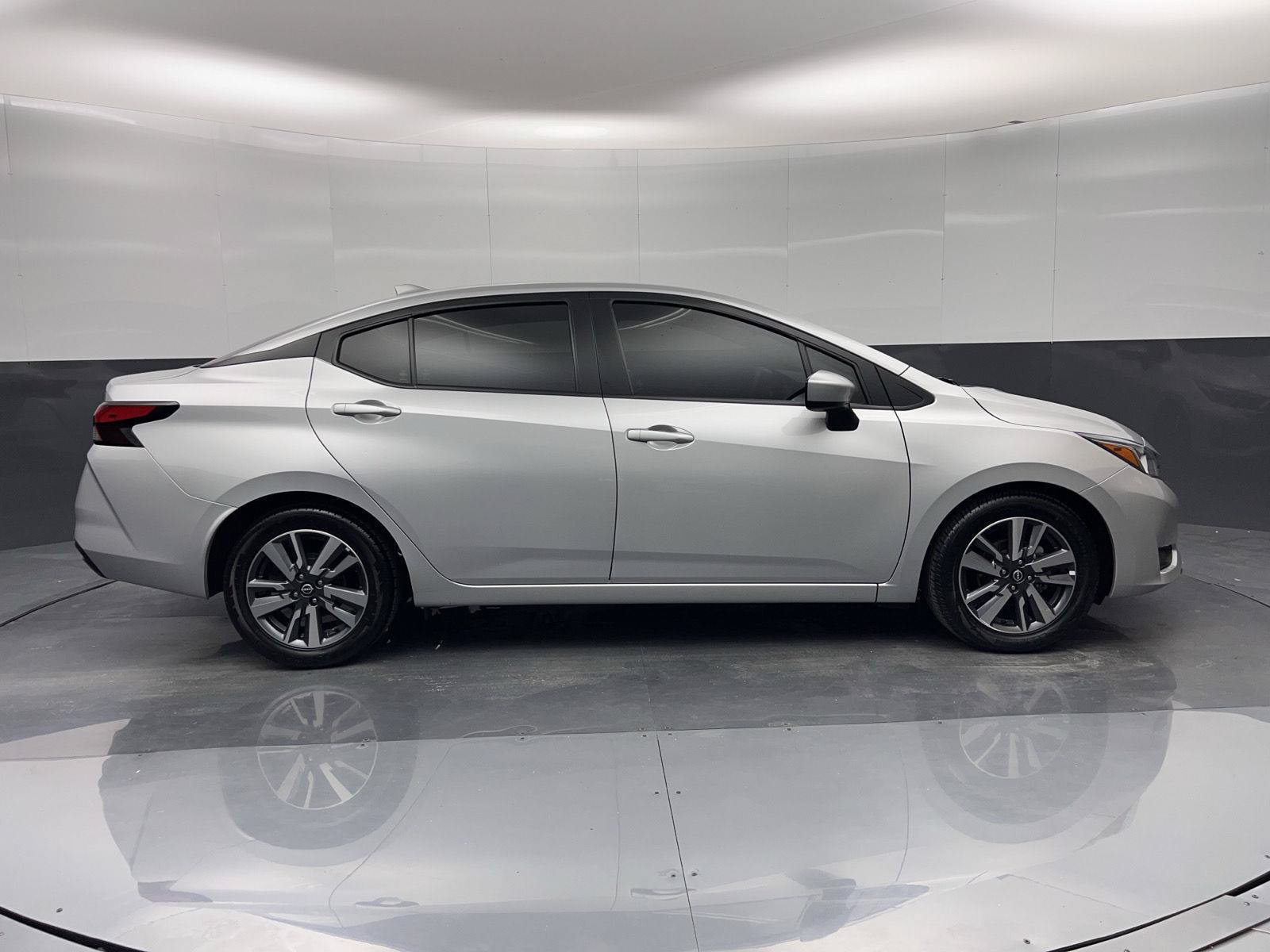 Used 2023 Nissan Versa SV FWD image 8