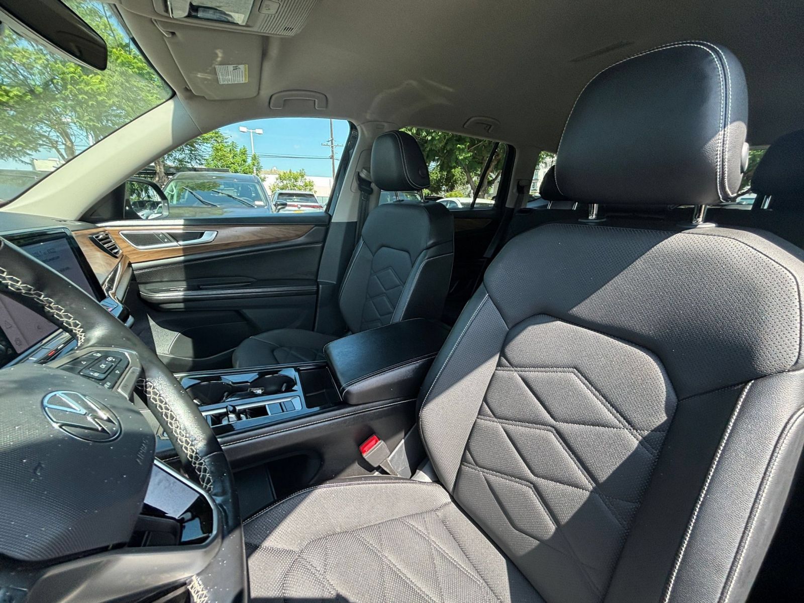Used 2024 Volkswagen Atlas SE AWD/4WD image 36