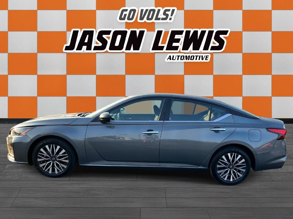 Used 2025 Nissan Altima 2.5 SV FWD image 6