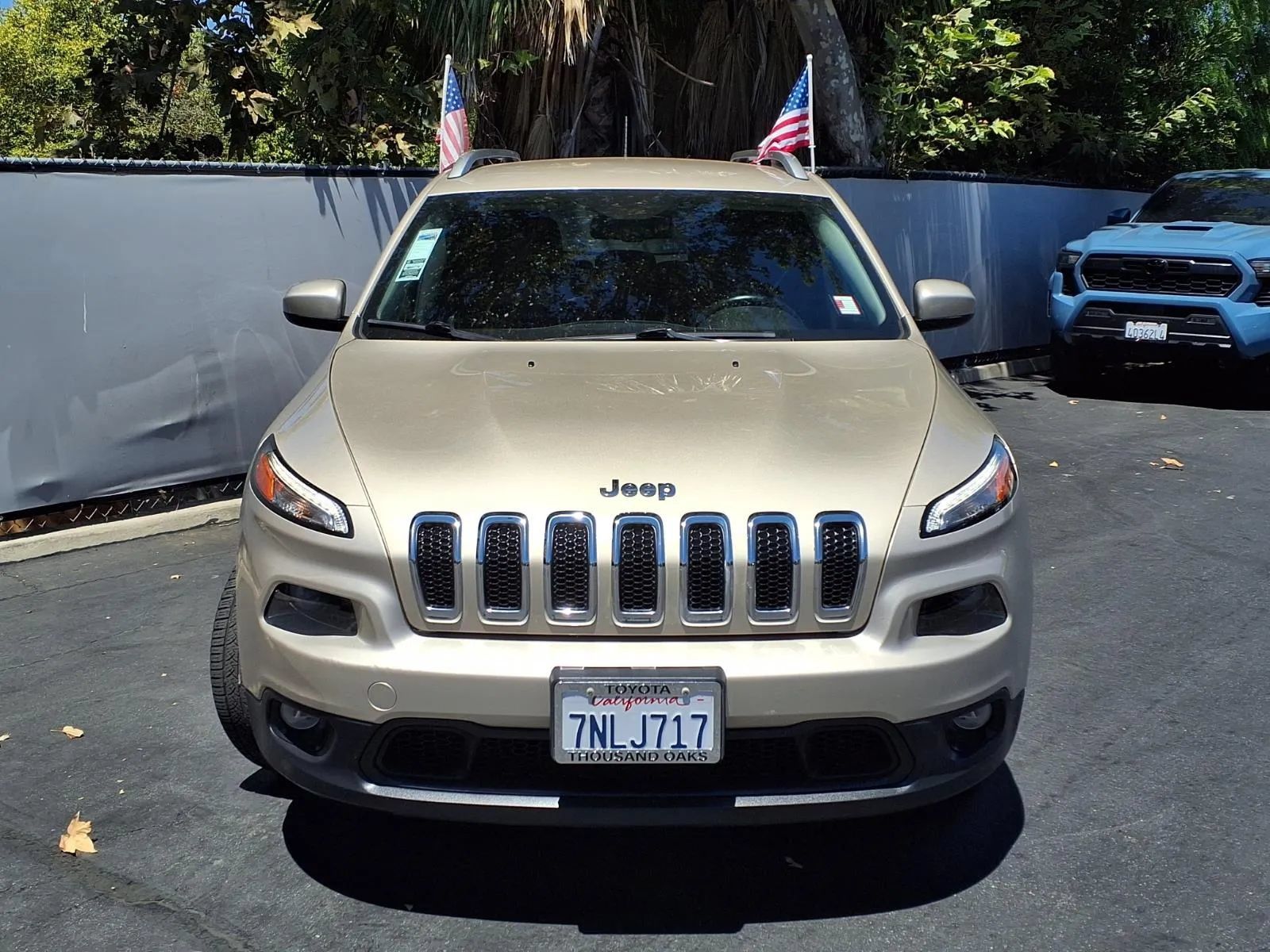 Used 2014 Jeep Cherokee Latitude w/ Comfort/Convenience Group FWD image 3