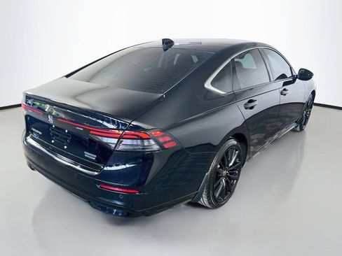 Used 2025 Honda Accord Touring image 8