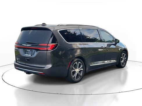 Used 2022 Chrysler Pacifica Pinnacle FWD image 7