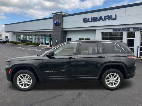 Used 2023 Jeep Grand Cherokee Laredo image 4