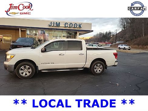 Used 2018 Nissan Titan SV w/ SV Convenience Package image 9