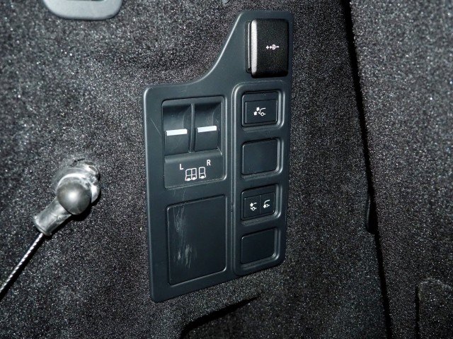 Used 2024 Land Rover Discovery Dynamic SE AWD/4WD image 59