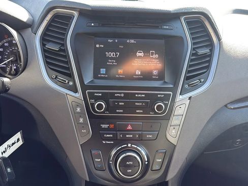 Used 2017 Hyundai Santa Fe SE image 18