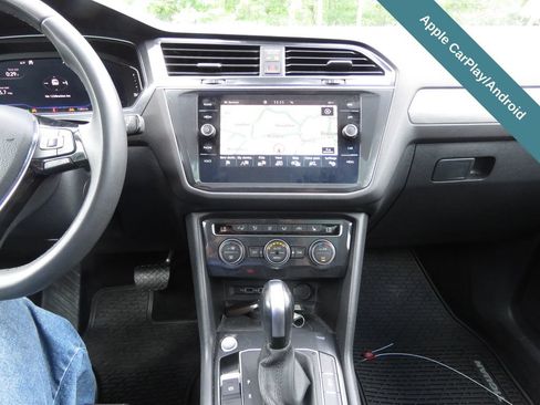 Used 2020 Volkswagen Tiguan SEL AWD/4WD image 27