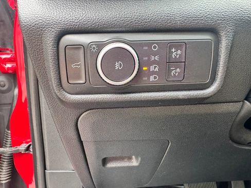 Used 2020 Ford Explorer XLT w/ Equipment Group 202A RWD image 11