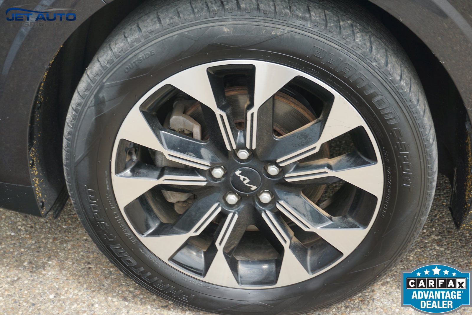 Used 2023 Kia Carnival EX FWD image 14