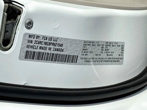 Used 2023 Chrysler Pacifica Touring-L FWD image 32