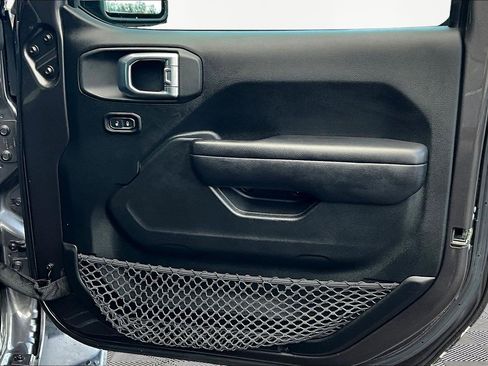 Used 2018 Jeep Wrangler Unlimited Sport S image 27