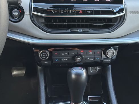 Used 2025 Jeep Compass Limited AWD/4WD image 22