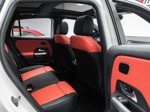 Used 2025 Mercedes-Benz GLA 35 AMG 4MATIC w/ Exclusive Trim Package image 33