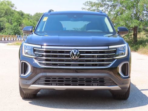 Used 2024 Volkswagen Atlas SE AWD/4WD image 4