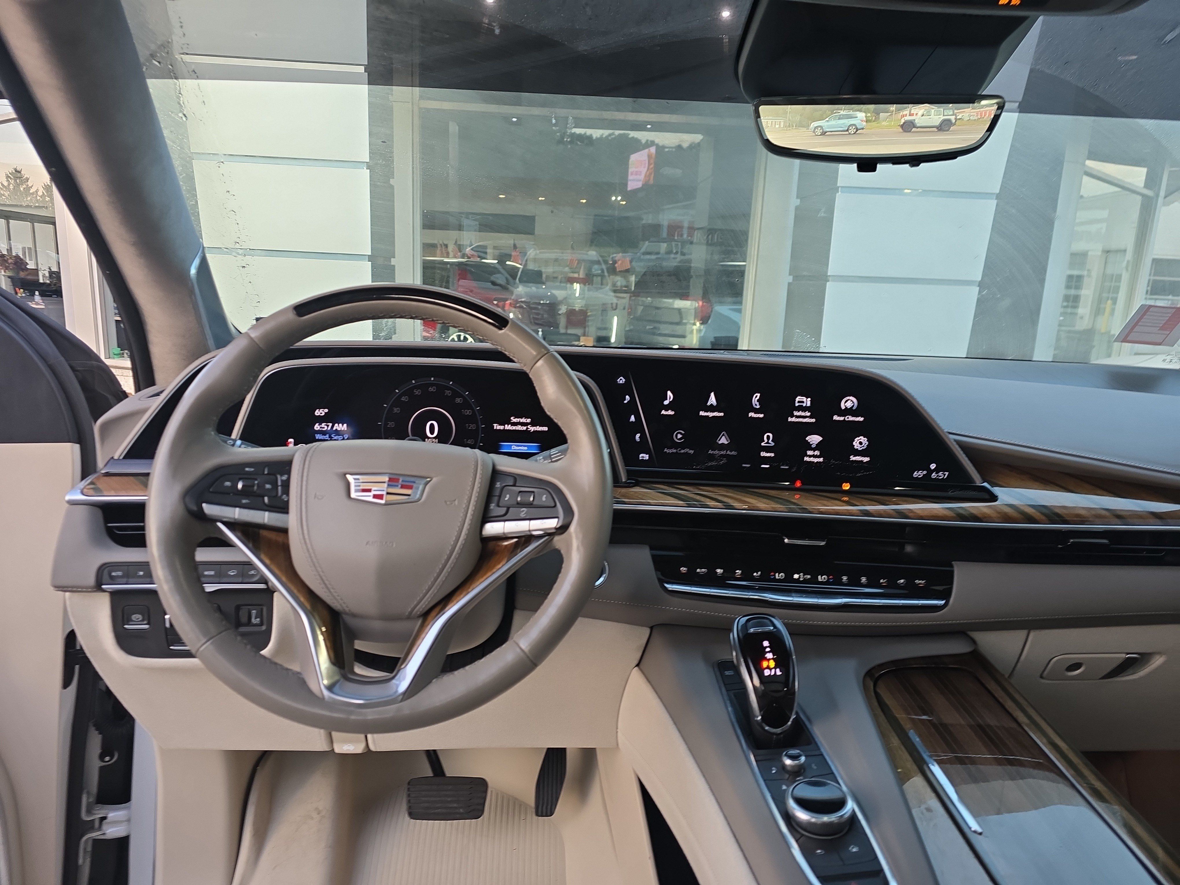 Used 2021 Cadillac Escalade ESV Premium Luxury Platinum AWD/4WD image 24