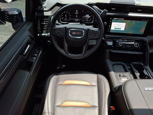 Used 2025 GMC Sierra 2500 AT4 AWD/4WD image 11