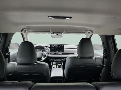 Used 2025 Mitsubishi Outlander SE AWD/4WD image 13