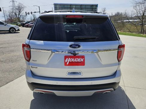 Used 2017 Ford Explorer XLT image 7