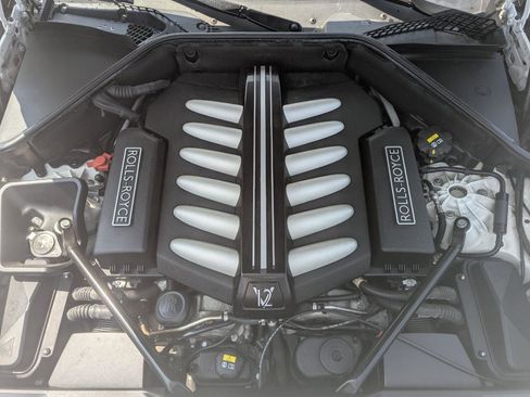 Used 2018 Rolls-Royce Dawn RWD image 55
