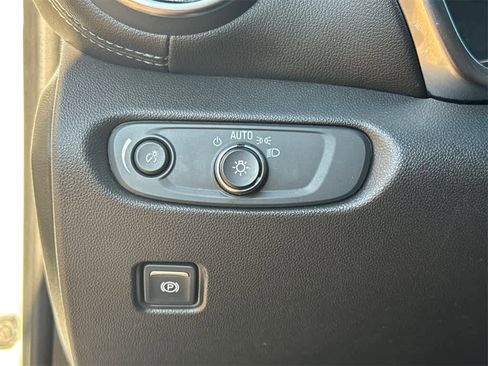 Used 2022 Chevrolet Blazer LT image 32