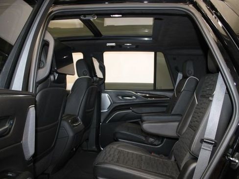 Certified 2024 Cadillac Escalade Sport Platinum w/ LPO, ONYX Package AWD/4WD image 11