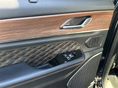 Used 2022 Jeep Grand Cherokee L Summit w/ Luxury Tech Group V image 27