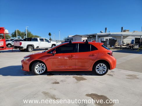 Used 2024 Toyota Corolla SE w/ SE Package image 4