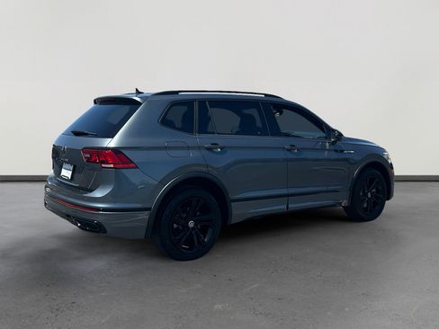 Used 2023 Volkswagen Tiguan SE R-Line image 5