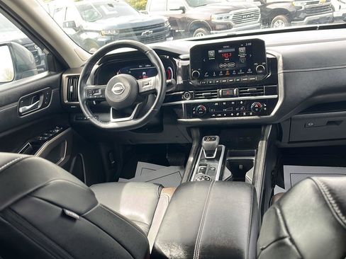 Used 2024 Nissan Pathfinder Platinum w/ Cargo Package image 28