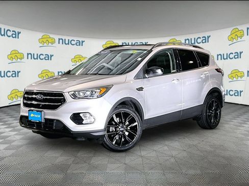 Used 2018 Ford Escape SE w/ SE Sport Appearance Package AWD/4WD image 3
