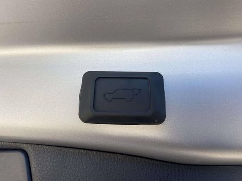 Used 2025 Toyota RAV4 Limited FWD image 10