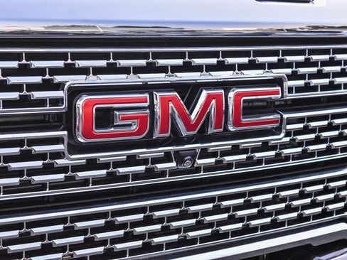 Used 2021 GMC Sierra 3500 Denali w/ Denali Ultimate Package image 9