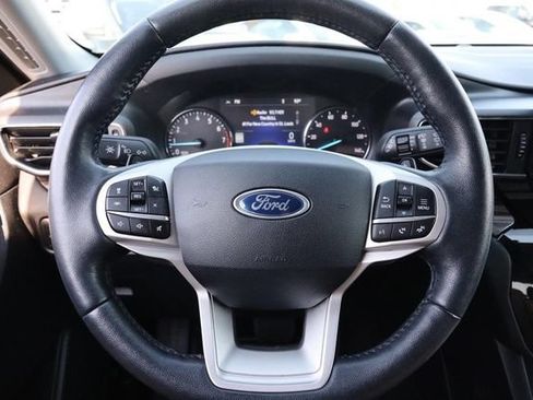 Used 2021 Ford Explorer Limited w/ Equipment Group 301A AWD/4WD image 13