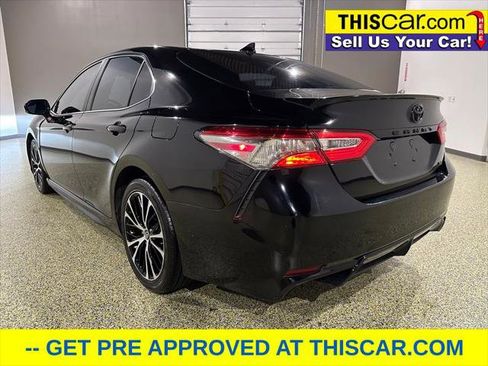 Used 2019 Toyota Camry SE image 5