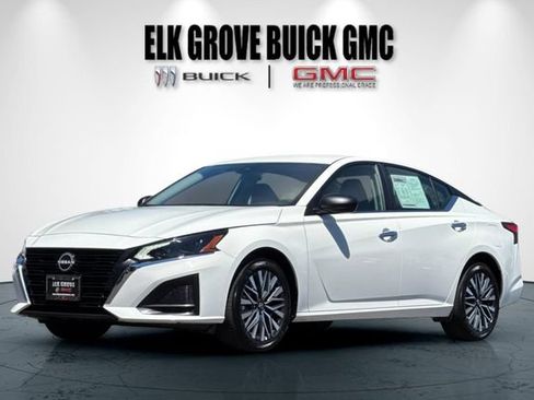 Used 2025 Nissan Altima 2.5 SV AWD/4WD image 8