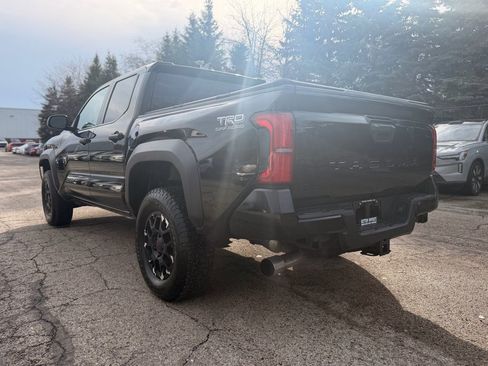 Used 2024 Toyota Tacoma TRD Off-Road image 4