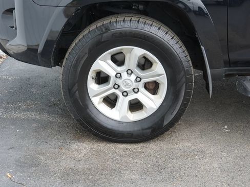 Used 2018 Toyota 4Runner SR5 AWD/4WD image 6