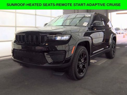 Used 2025 Jeep Grand Cherokee Altitude RWD image 1