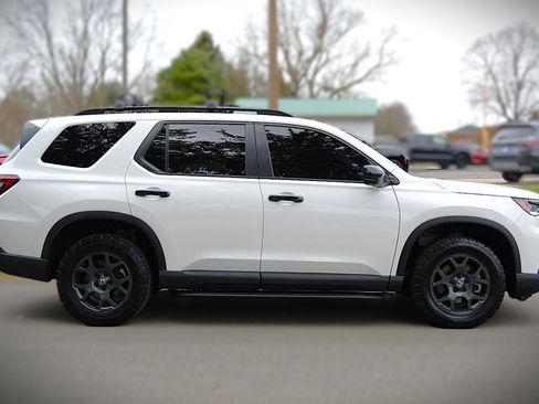 Used 2024 Honda Pilot TrailSport image 4